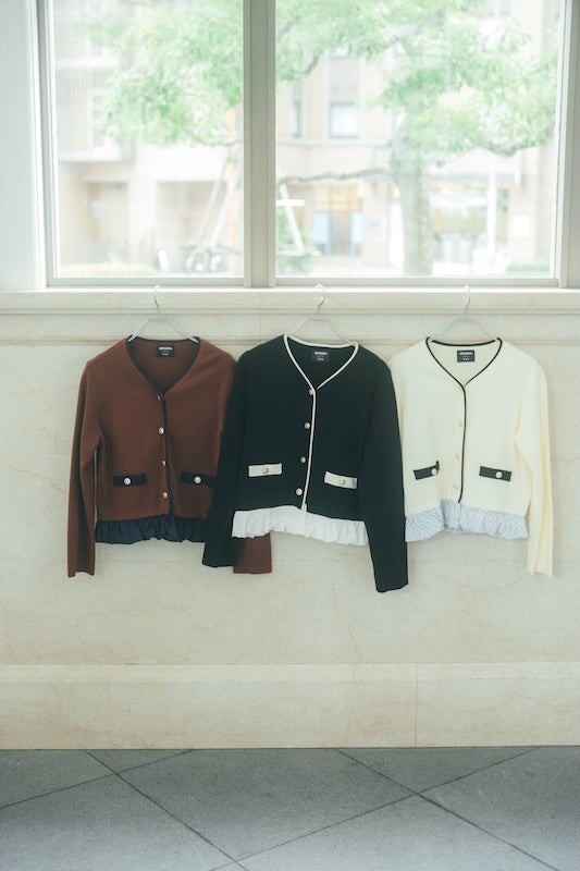 メタルボタンドッキングカーディガンのDark brown・Black・Ecruの3色