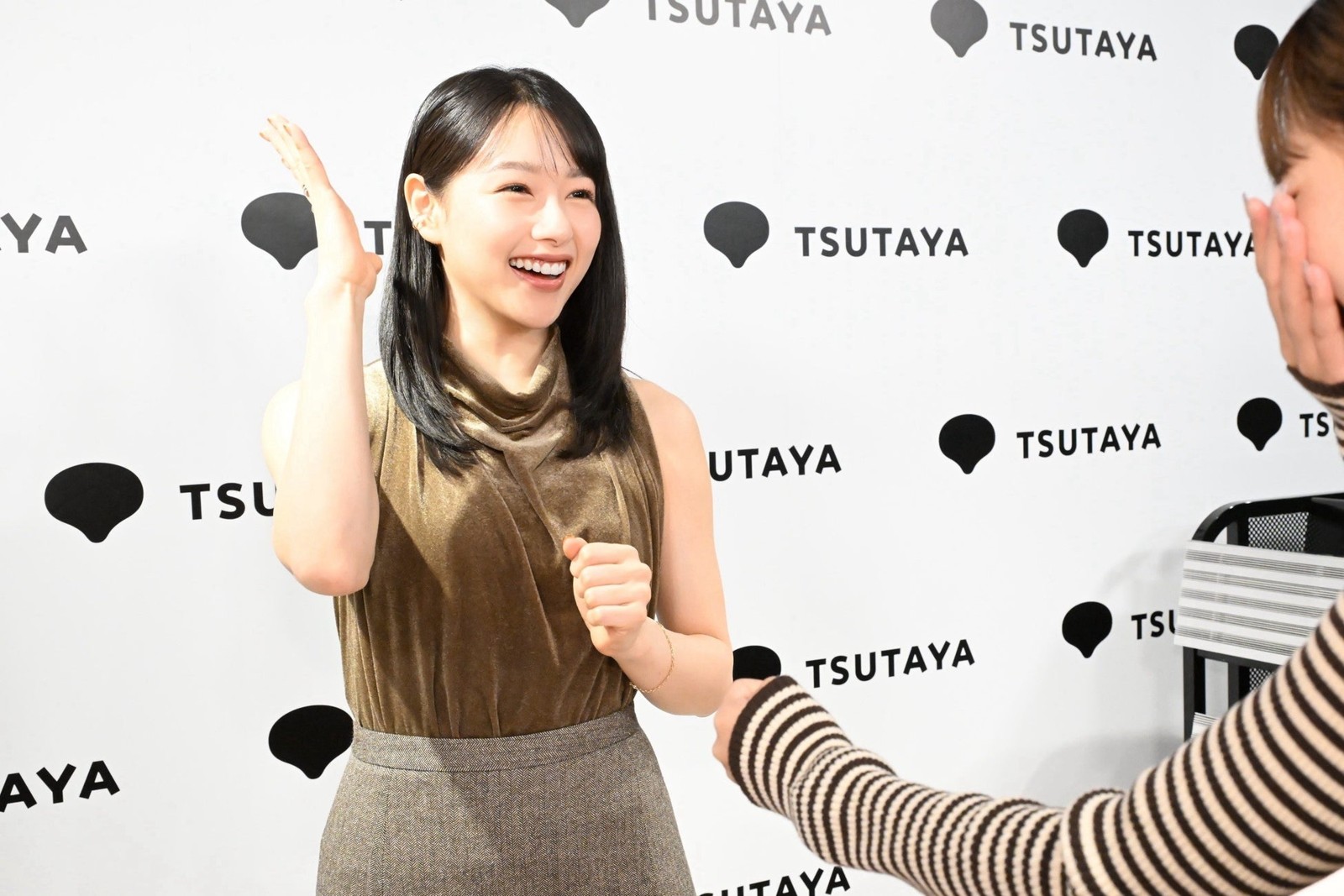 ファンとの真剣勝負を楽しむ桜井日奈子