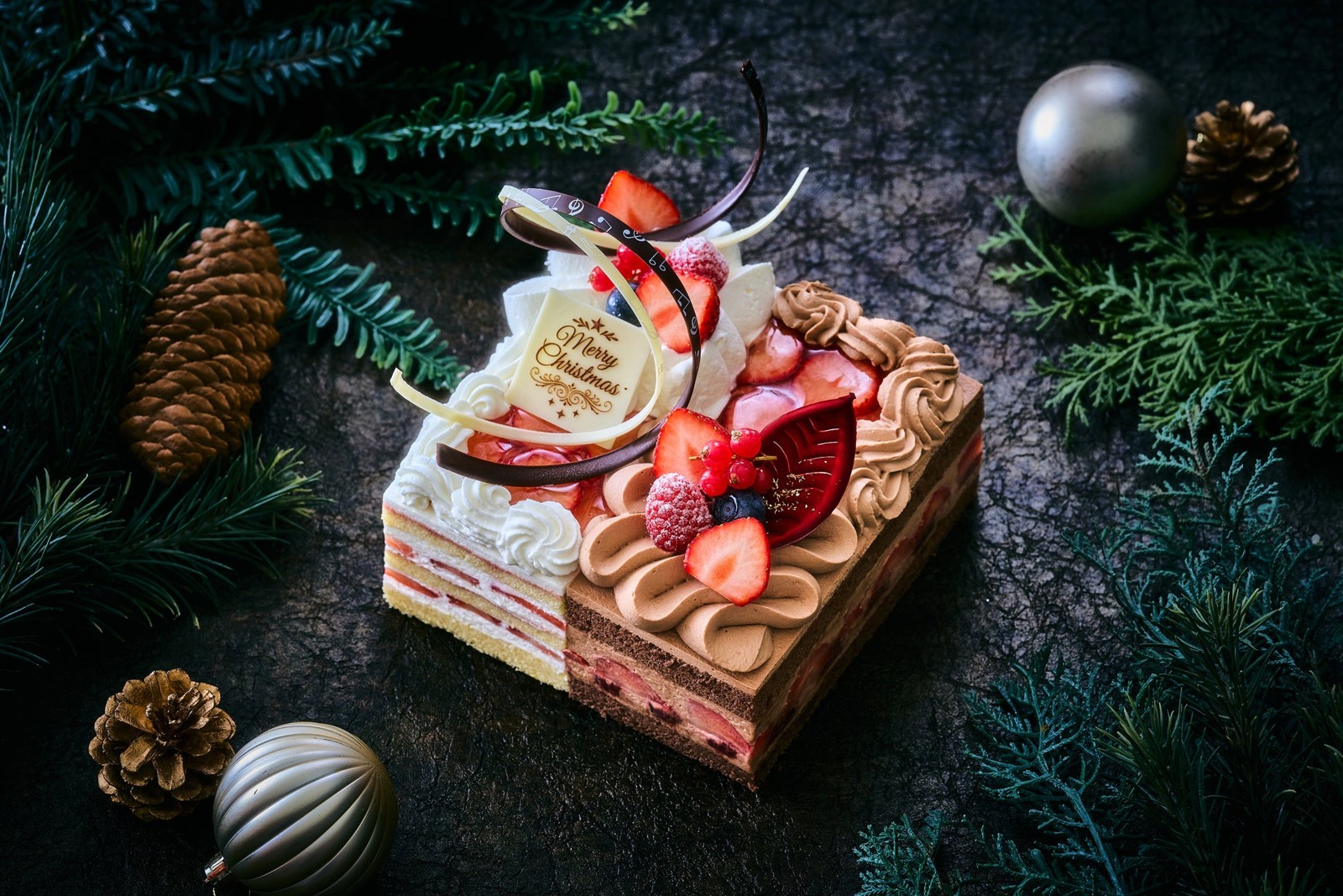 シャンティー・ドゥミ、チョコレートケーキとショートケーキを組み合わせたクリスマスケーキ