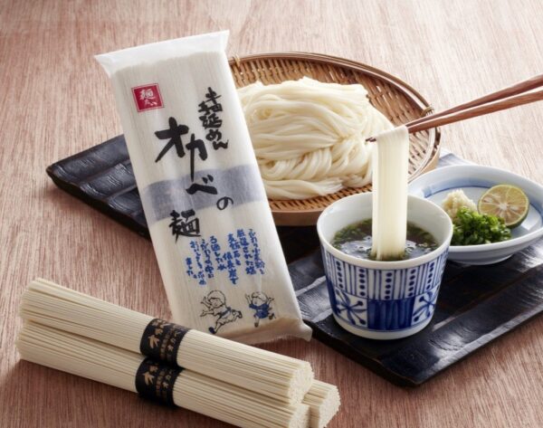 オカベの麺商品とザルイメージ