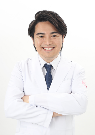 白衣を着た男性医師
