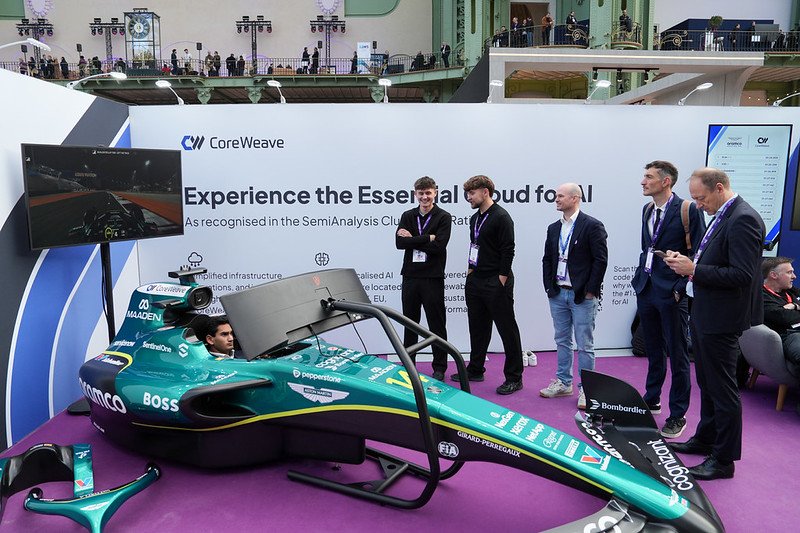 CoreWeaveブースに展示されたAston Martin AramcoのF1マシン型シミュレーター