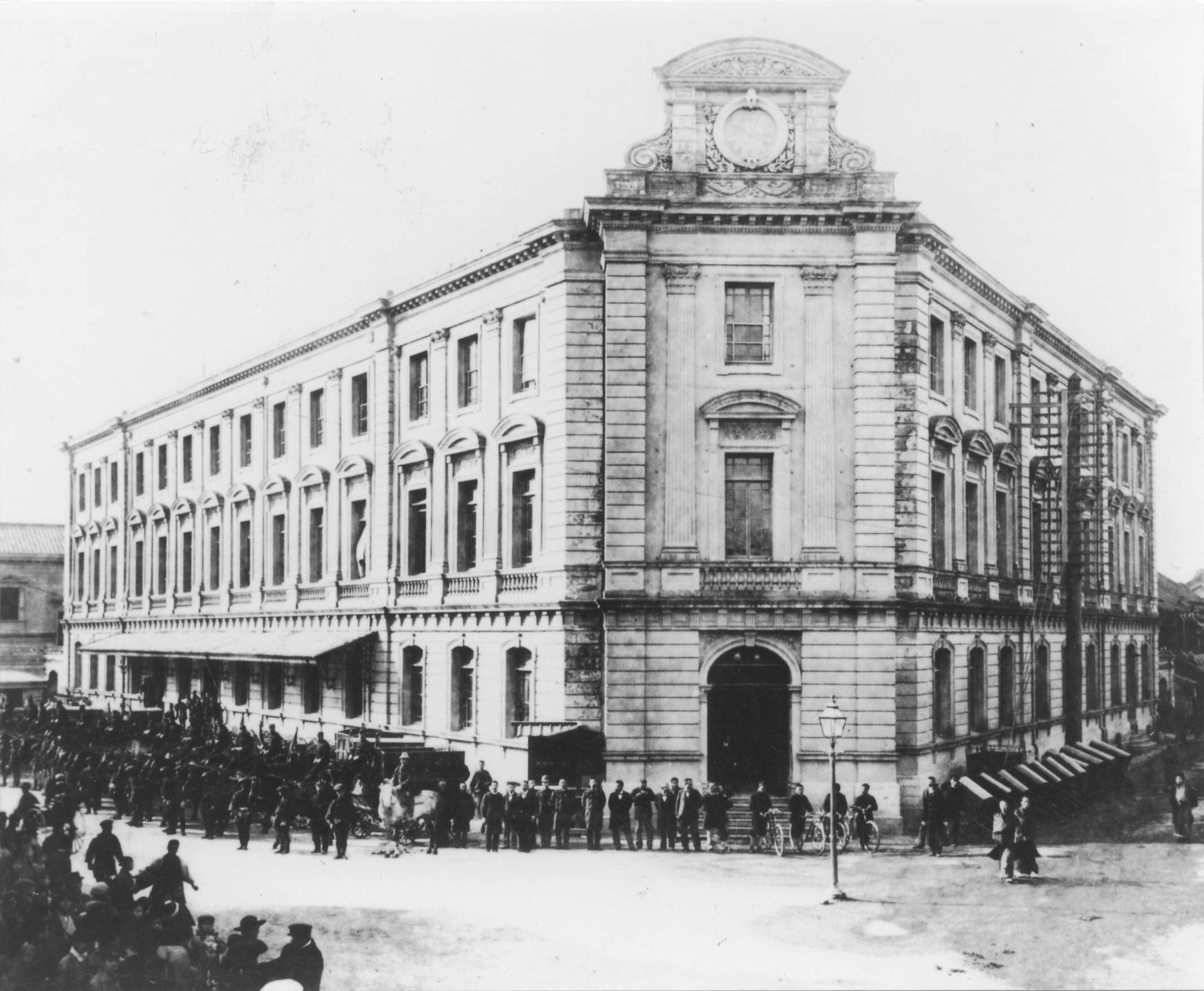 東京郵便電信局(1892年竣工、片山東熊設計)