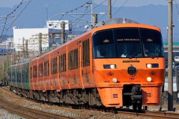 ハウステンボス行き特急電車の外観
