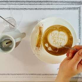 「art for latte」でエッチングを施したカフェラテ
