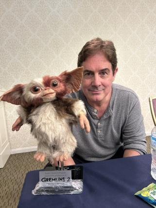 ギズモの人形とGREMLINS 2のプレート