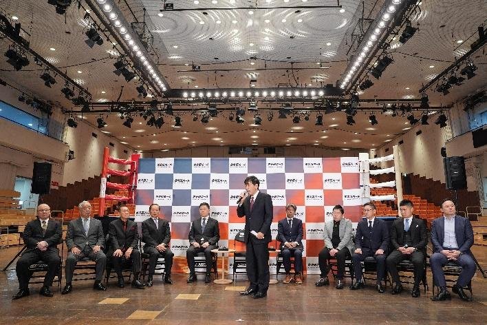 後楽園ホールでの記者発表会で挨拶する東京ドーム代表取締役会長CEO 北原義一さん