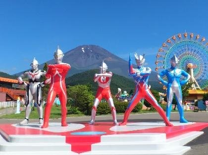 M78ウルトラマンパークのウルトラヒーローモニュメント