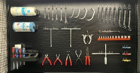 ヤマト自動車提供のピットをイメージした工具パネル