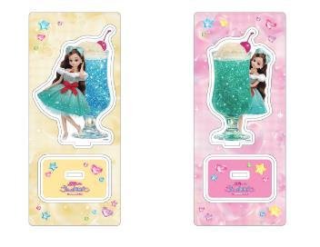 クリイムソーダグラスに座るリカちゃんをデザインしたアクリルスタンド