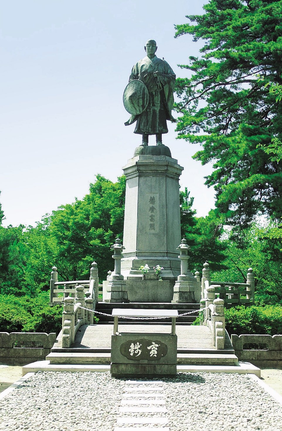 蓮如上人銅像(吉崎御坊跡)