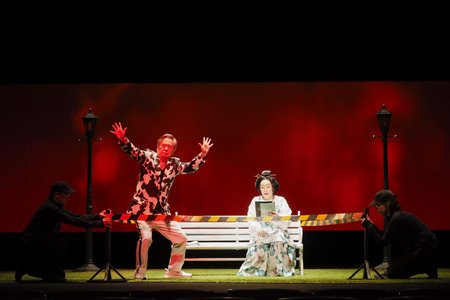 朗読劇「古事記」、熱演する風間杜夫と白石加代子