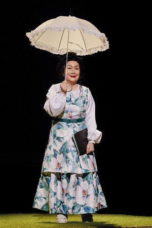 白石加代子、コメント時の様子