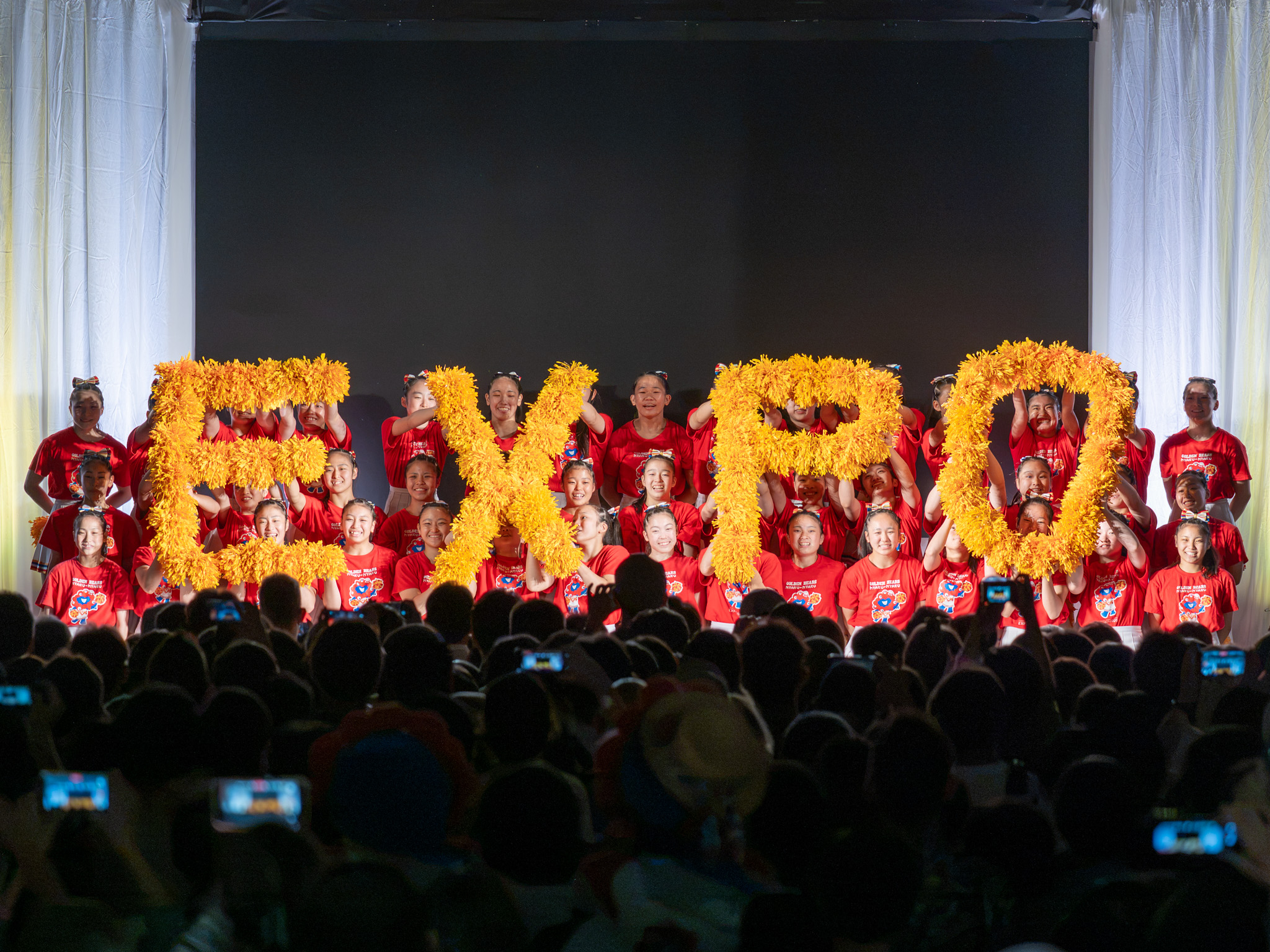 GOLDEN BEARSによるEXPOの文字