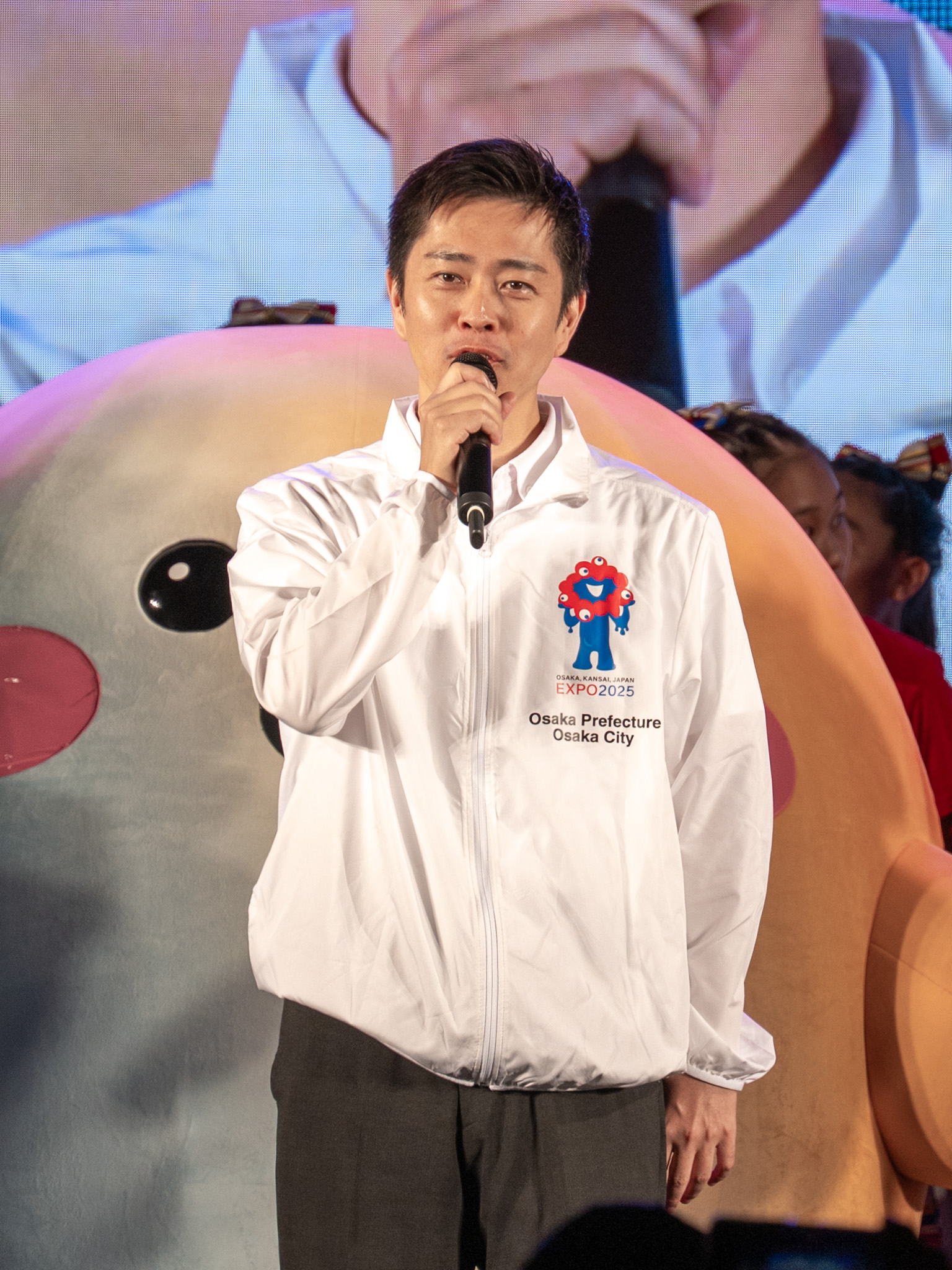 開幕コメントをする吉村洋文大阪府知事