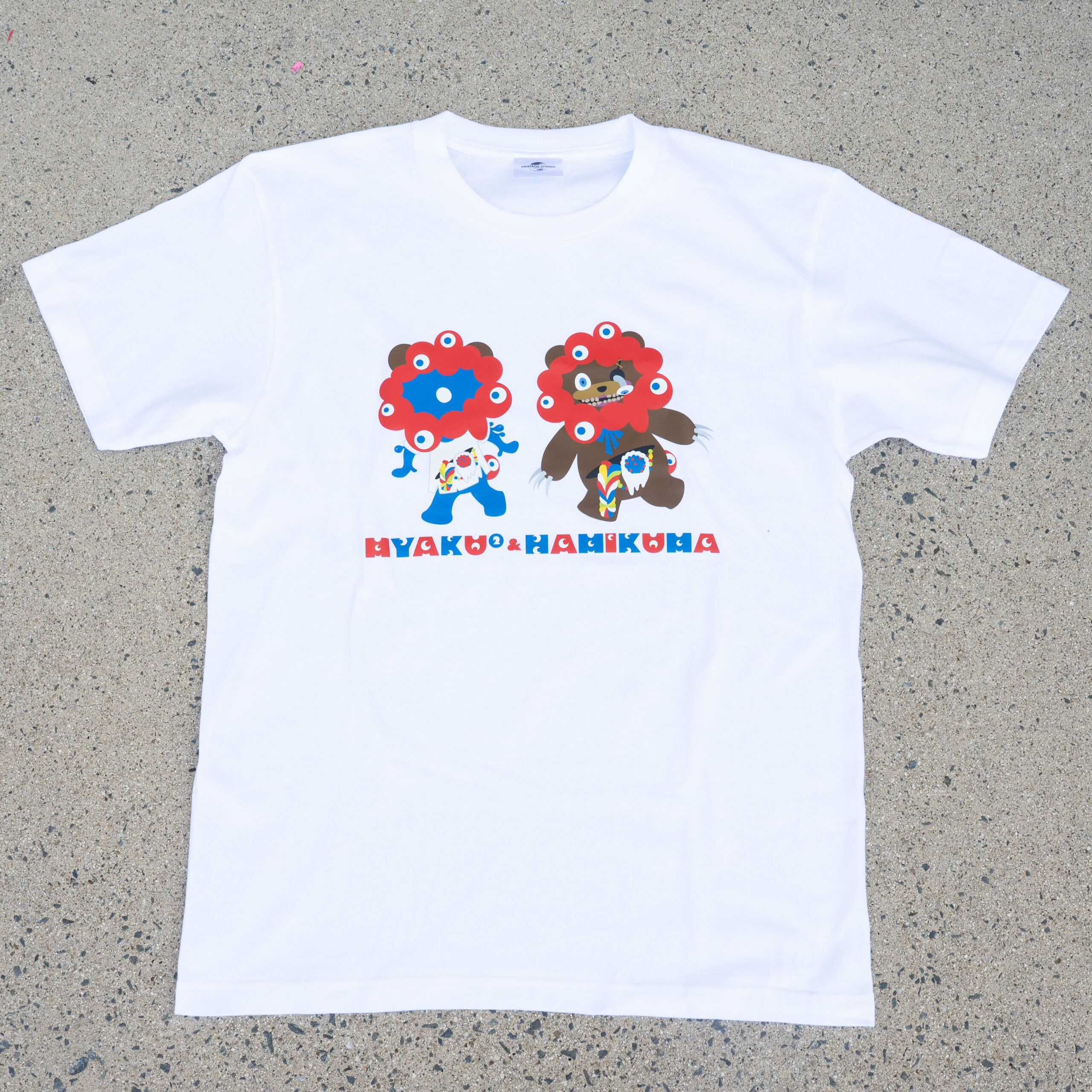 白いTシャツの前面