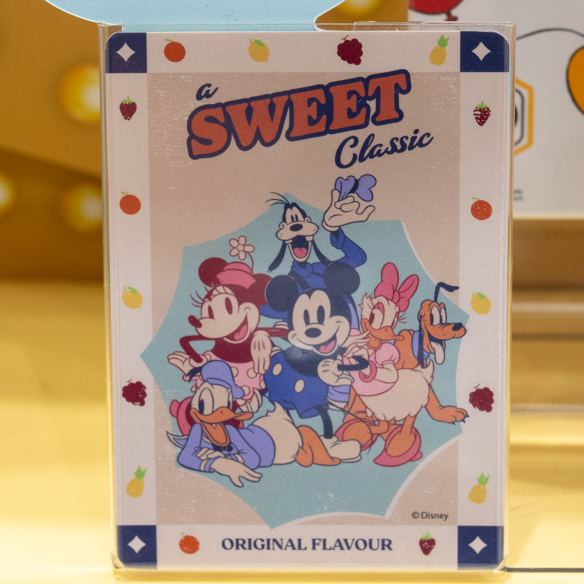 a SWEET Classicの文字とミッキー＆フレンズが描かれたカード