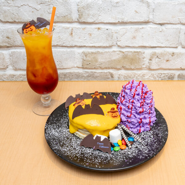 Eggs ’n Things「ブラディ・ハロウィンパンケーキ/ハロウィンドリンク」