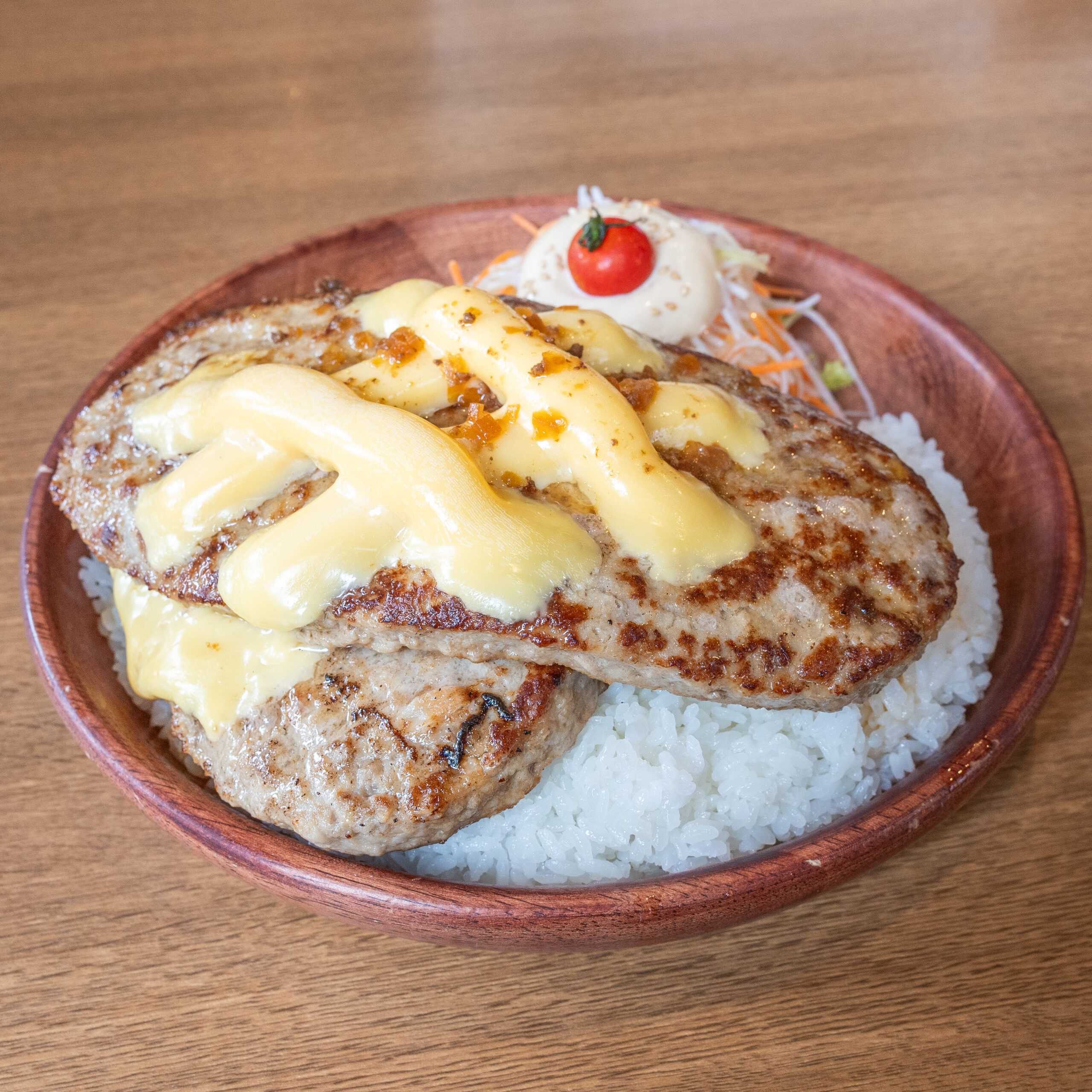正面から見たモンスターガリバーバーグディッシュ