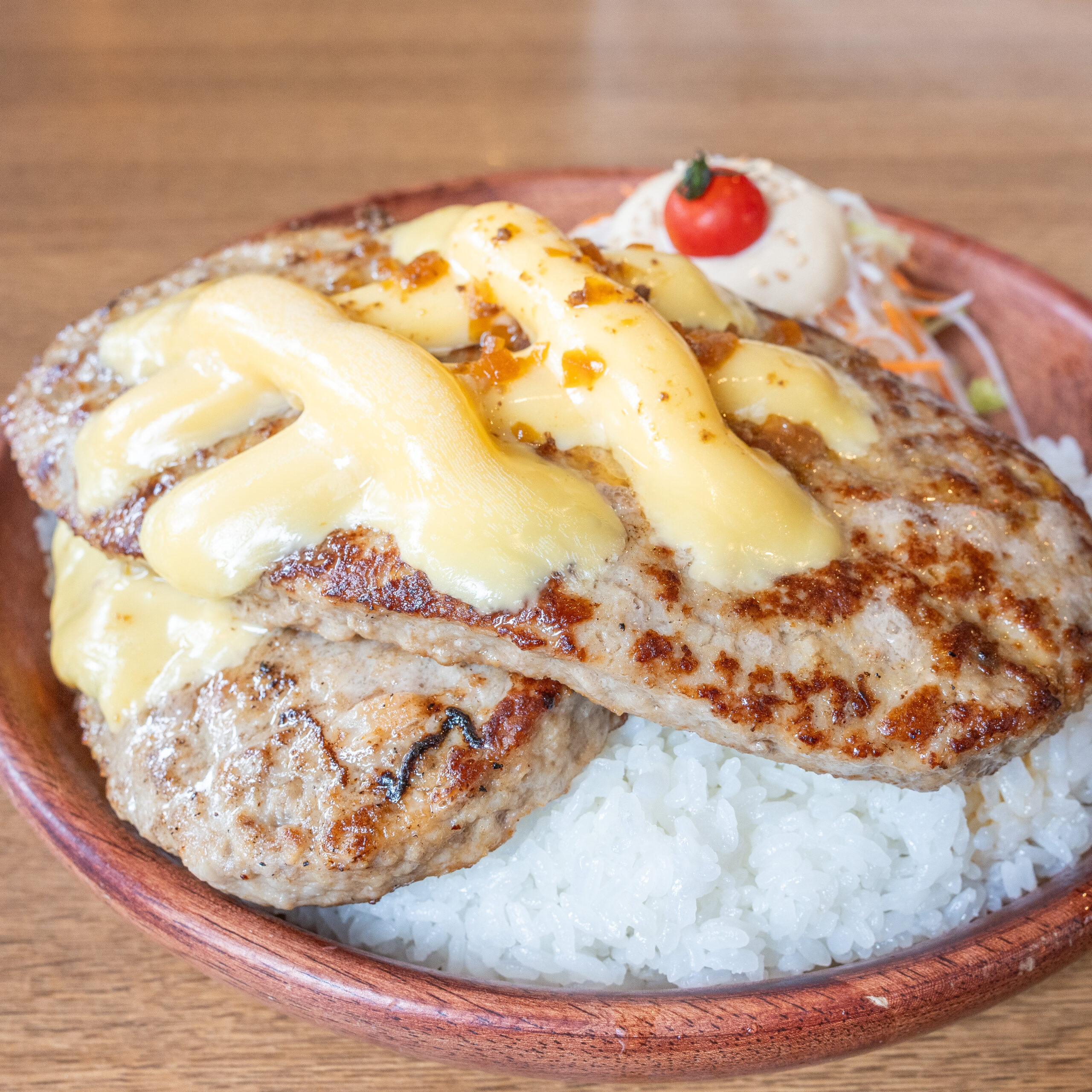 チーズをのせたガリバーWチーズバーグ2枚