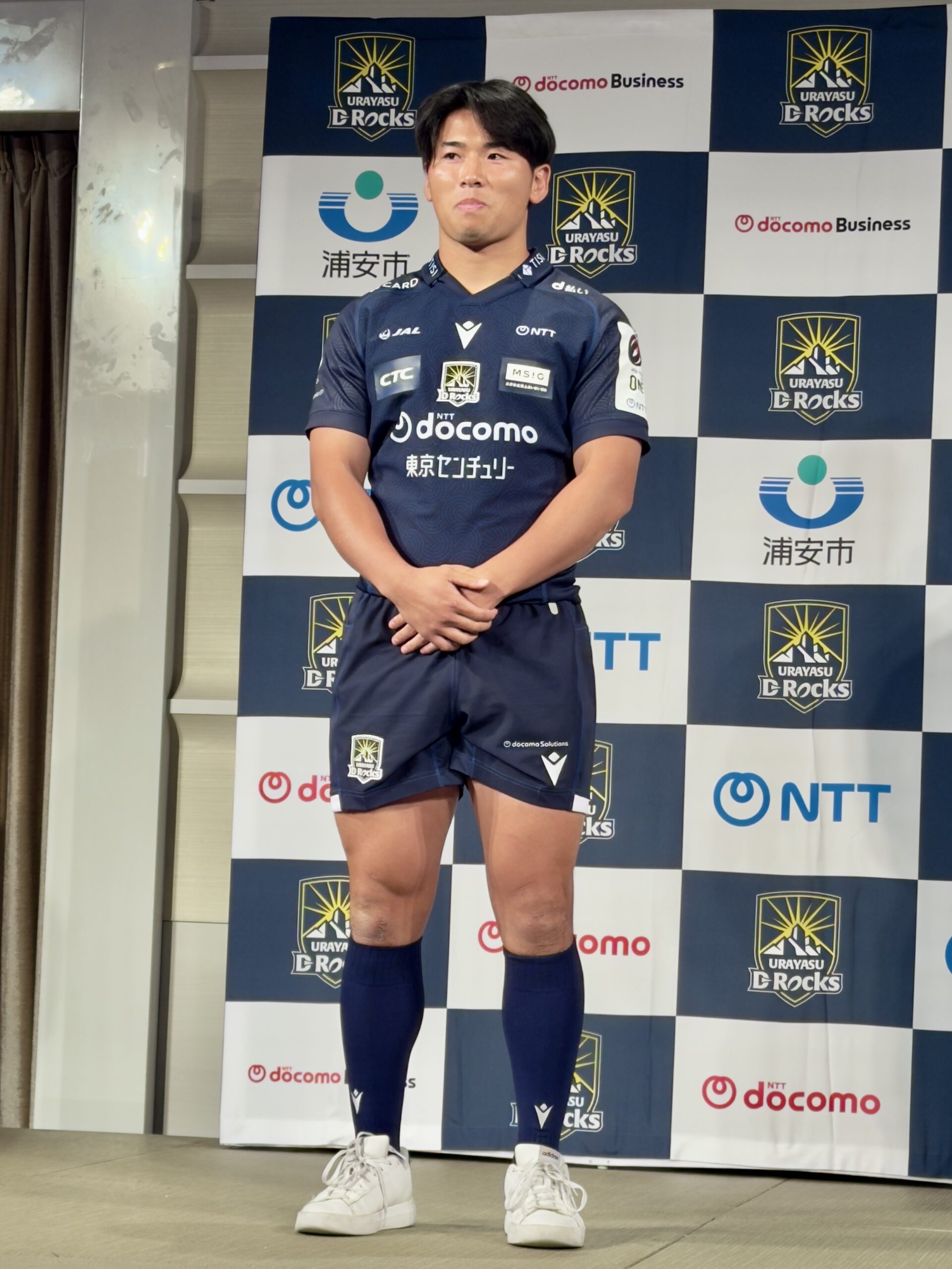 浦安D-Rocks 2026-27シーズンのホストジャージーを着用した選手