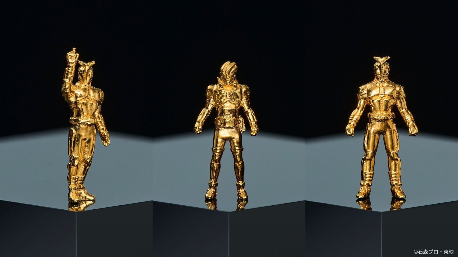 仮面ライダー純金立像の集合