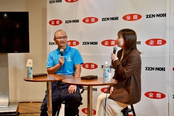 星敬介さんと石川佳純さんの対談の様子