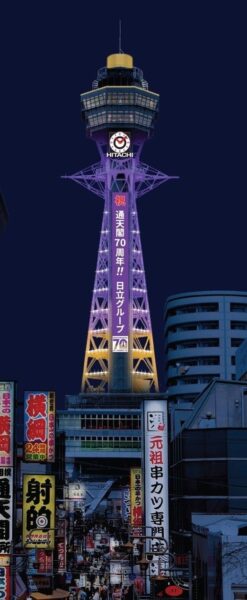 紫色にライトアップされた通天閣