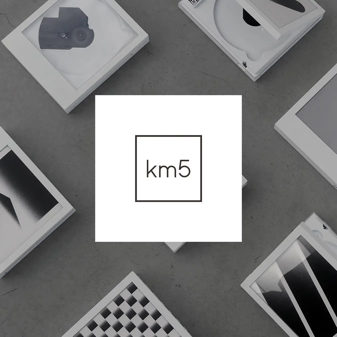 km5のロゴと製品