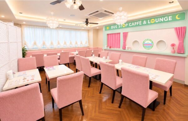 BUS STOP CAFFE & LOUNGEの店内