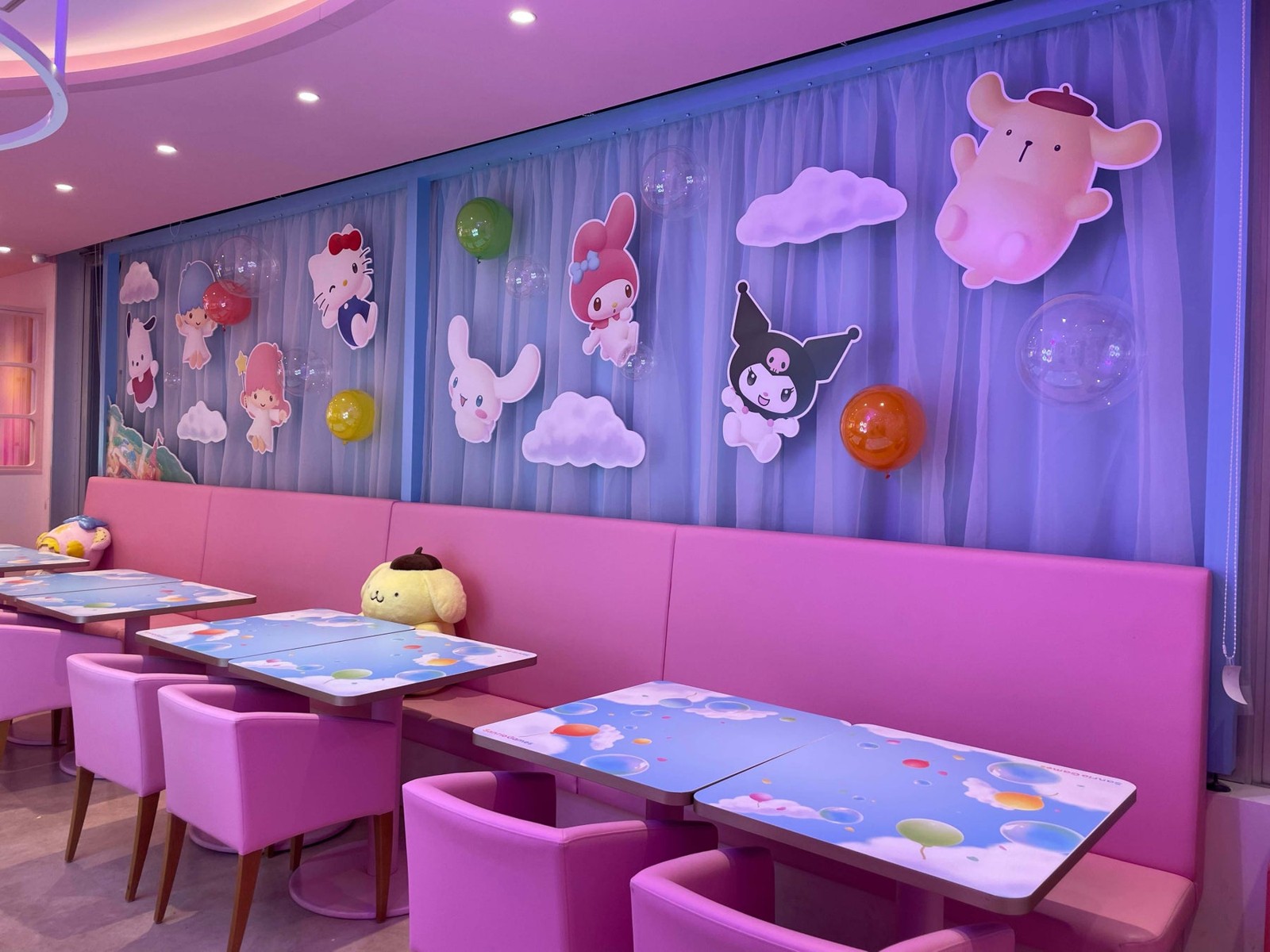 SANRIO CAFE 店内のコラボ装飾