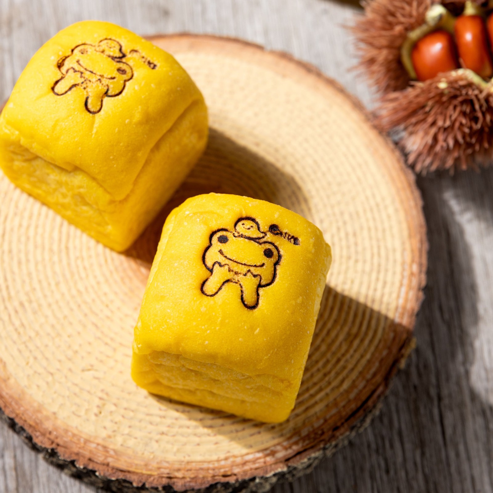 ル ビアン かえるのピクルスの栗あんパン