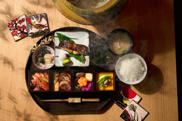 丸福樓の花札モチーフ和食御膳