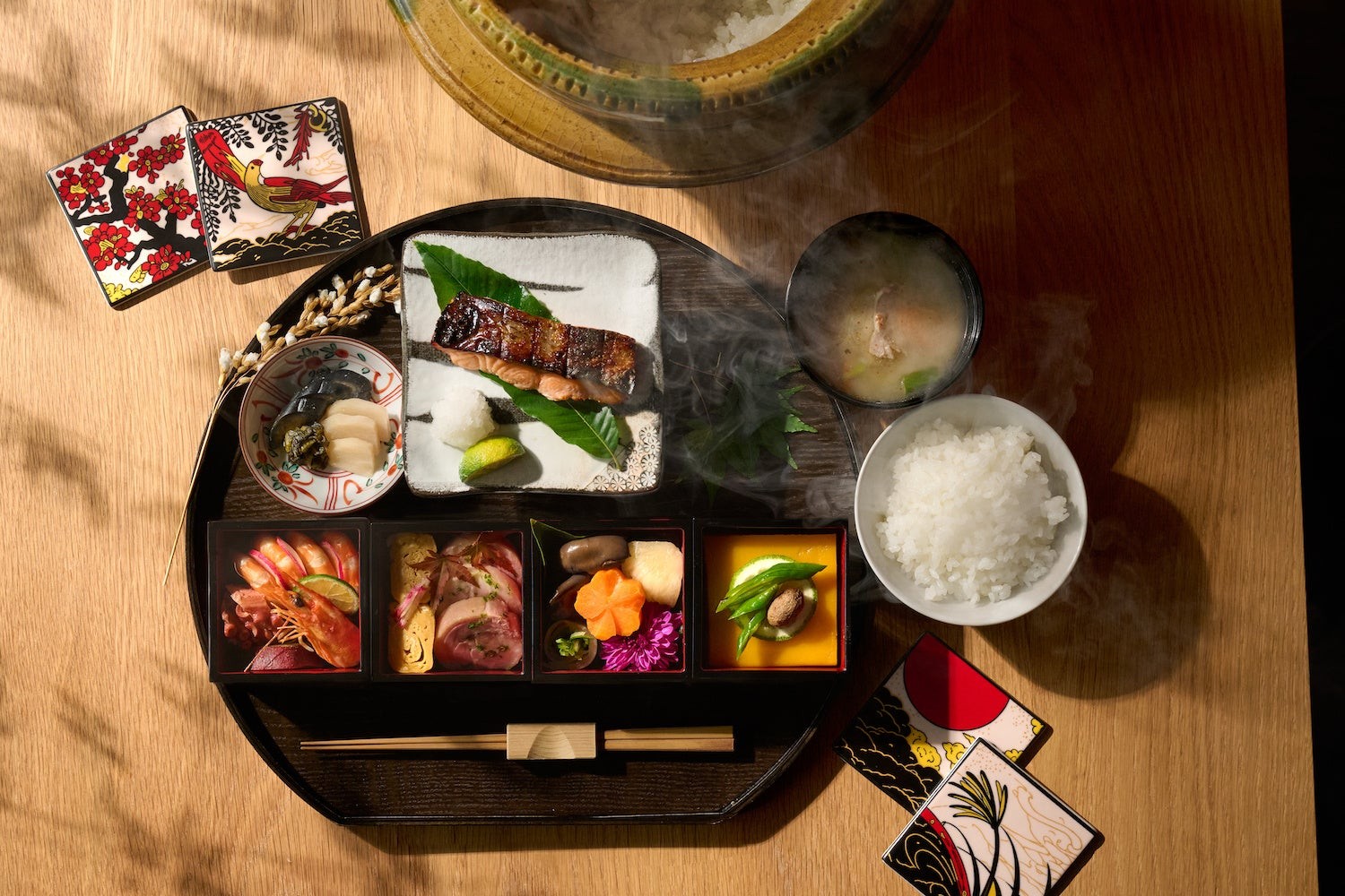 丸福樓の花札モチーフ和食御膳