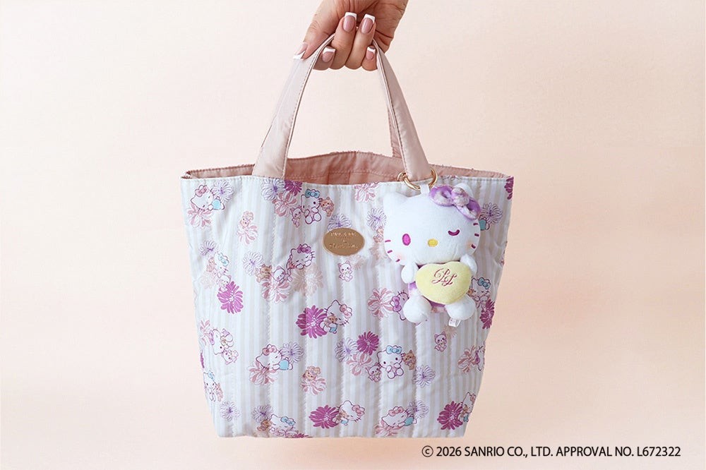 エコバッグの持ち手に付けたぬいぐるみチャーム
