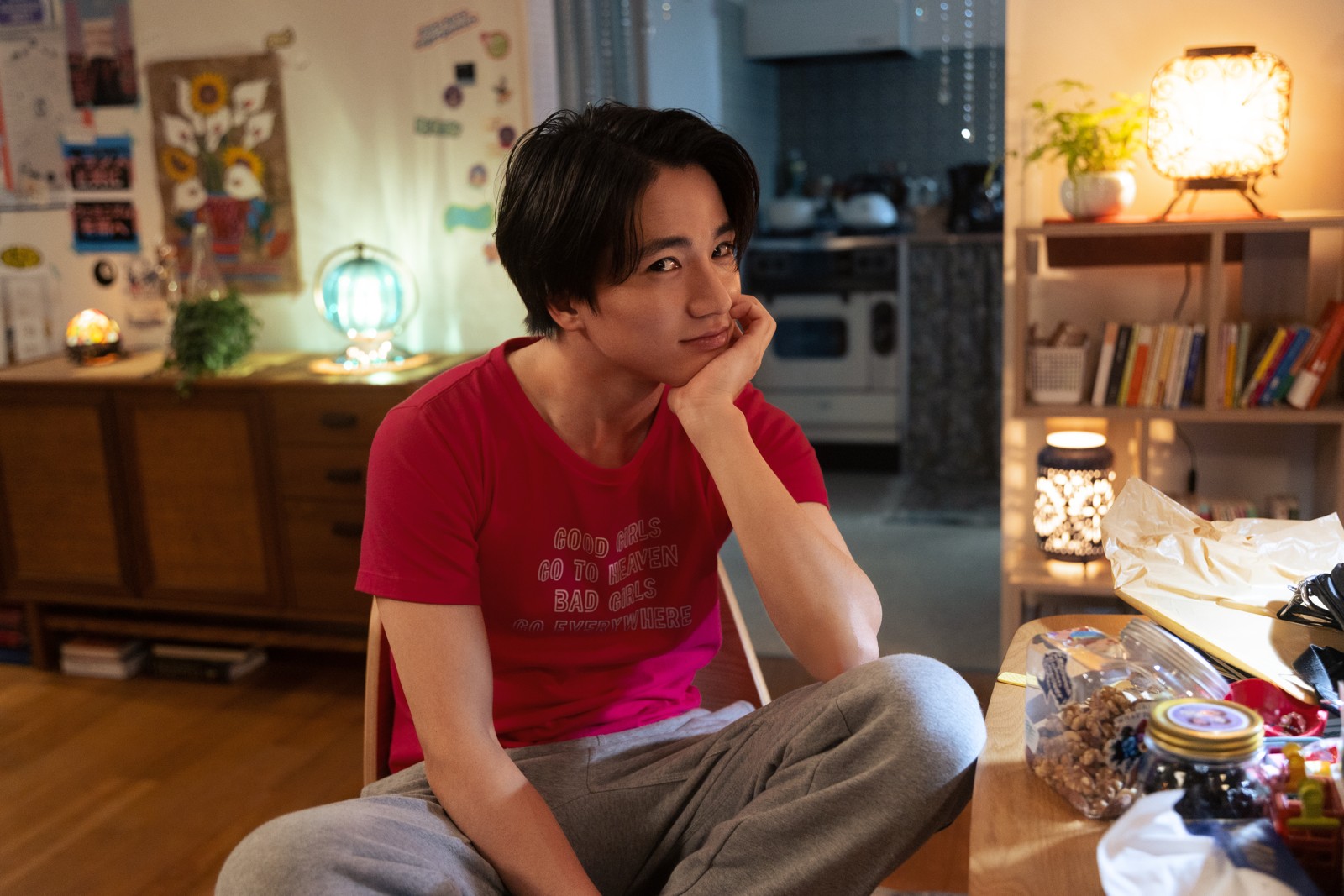 Tシャツ姿の木村春樹