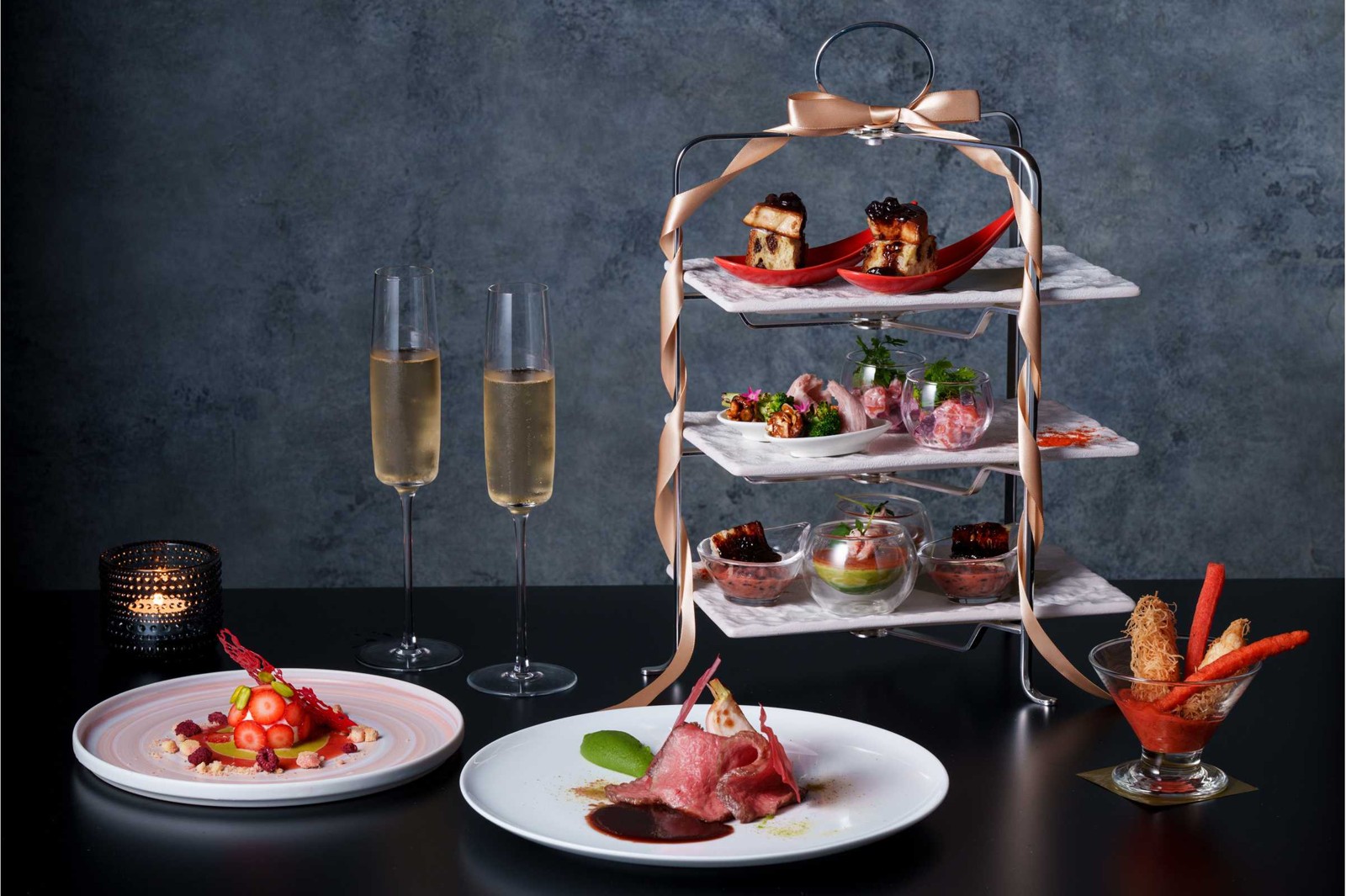 Christmas High Tea 2026のティースタンドとメイン、デザート