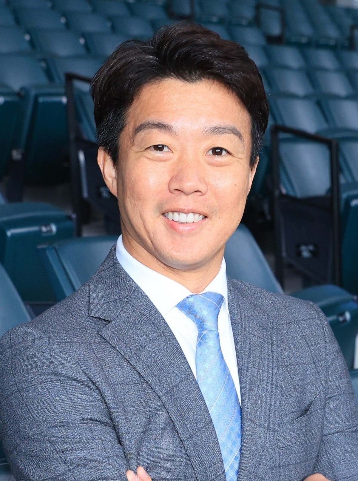 鶴岡慎也氏