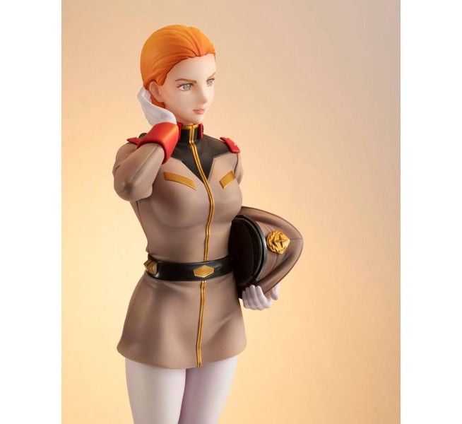 マチルダ・アジャン フィギュア 制服の細部