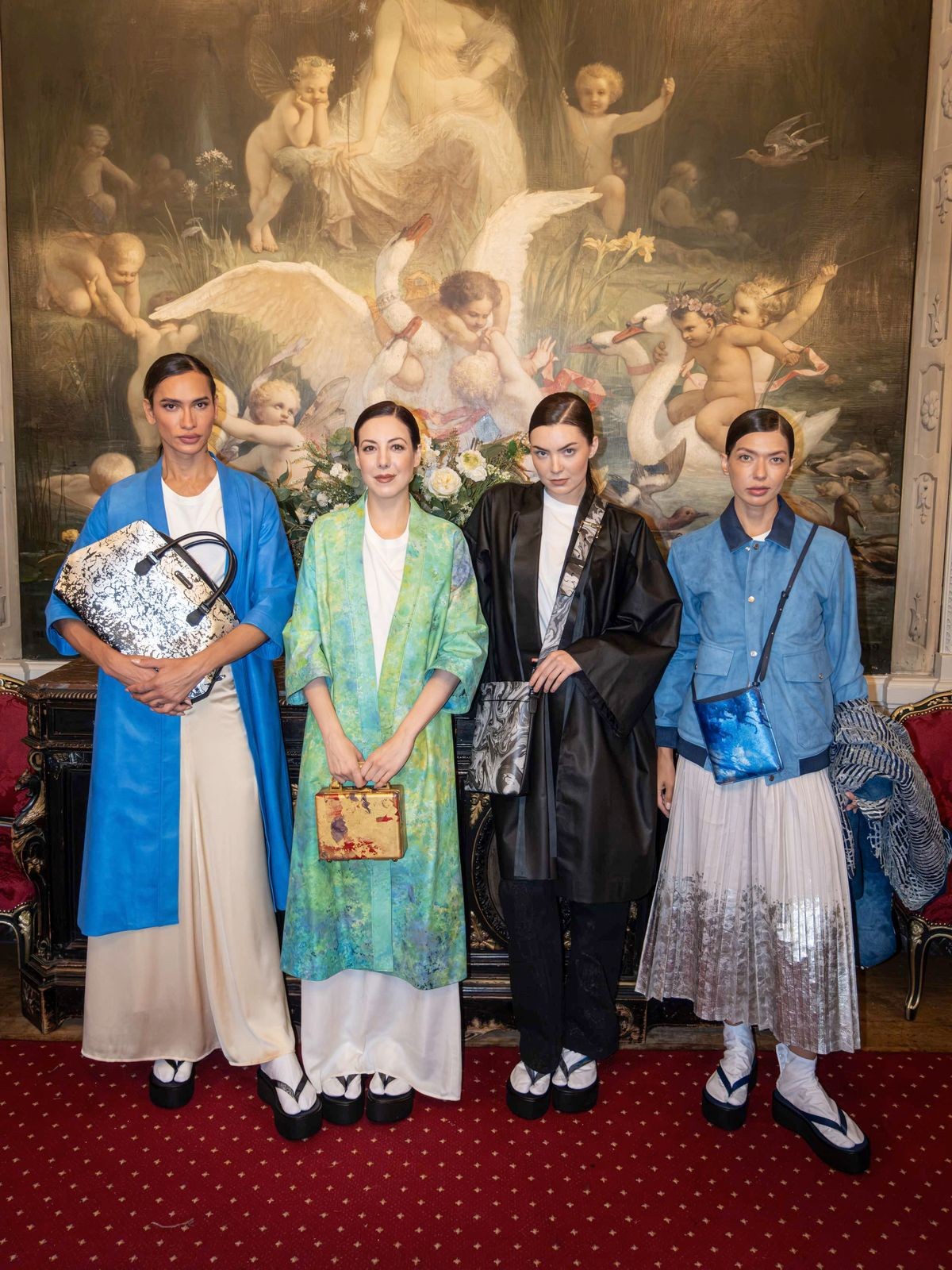 KYOTO Leatherのコレクション「旅をし続ける美 ─ 纏う記憶」のレザーの羽織とジャケット