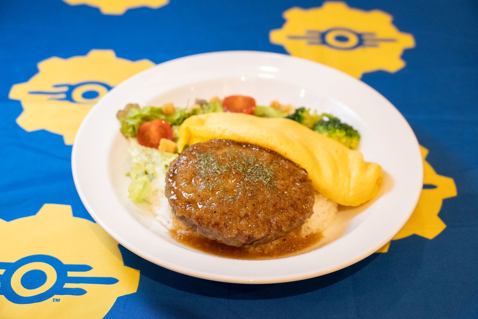 デスクローのオムレツ＆バラモンバーグプレート