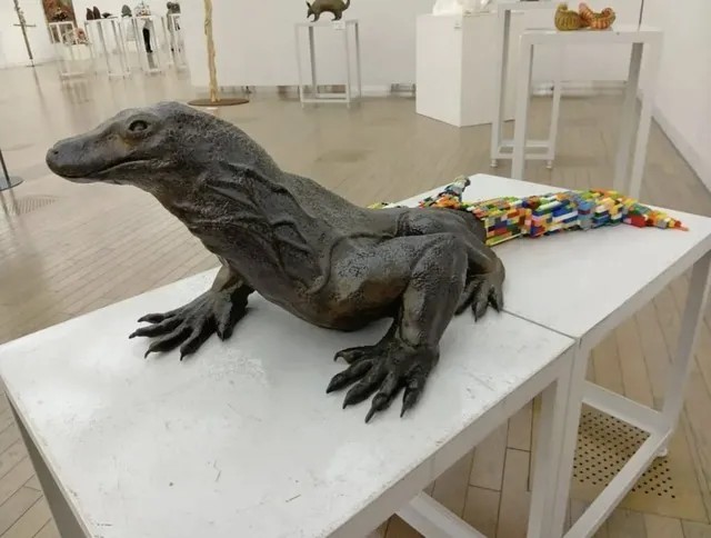 陶芸彫刻『Komodo Liminal』