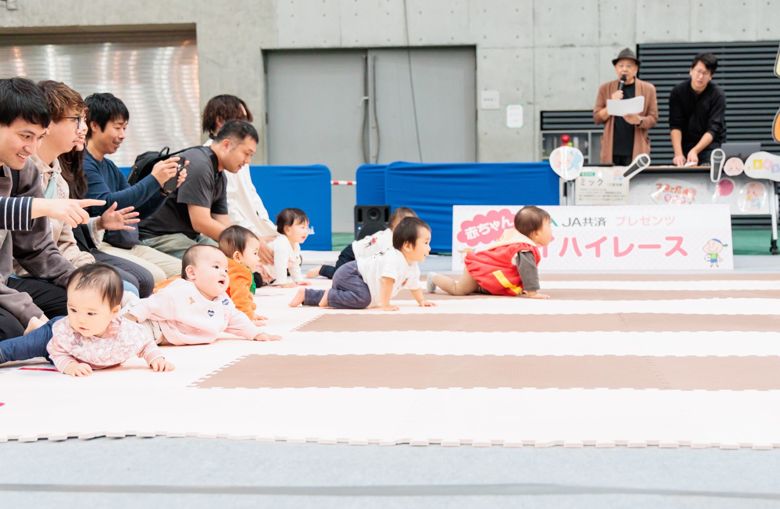 2025年・赤ちゃんハイハイレースの様子