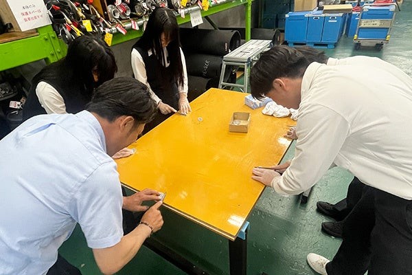 キーホルダー作りの様子