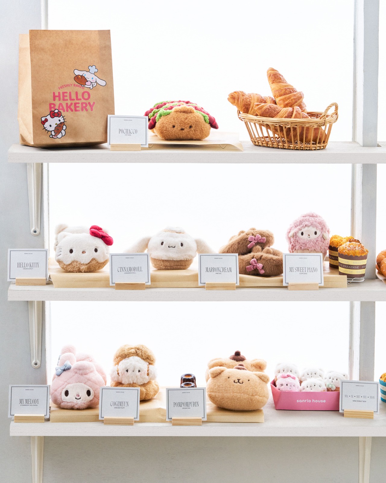 HELLO BAKERY パンぬいぐるみの店頭ディスプレイ