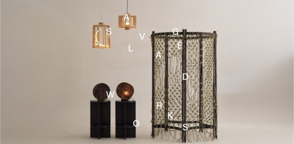 SALVAGED WORKSの照明とスクリーンの展示イメージ