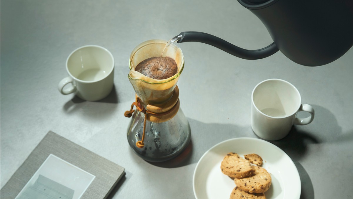 Re・De Kettleで湯を注ぐ様子