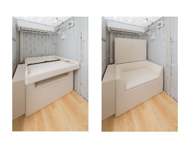 「mamaro solana™」の専用ソファ「mamaro sofa™」（おむつ交換時・授乳時）