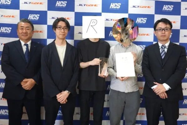 北海道情報専門学校のCTF優勝チームと先生方の集合写真