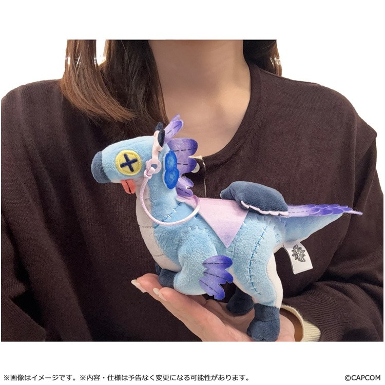セクレト (リビングドールの装い)ぬいぐるみを手に載せた様子